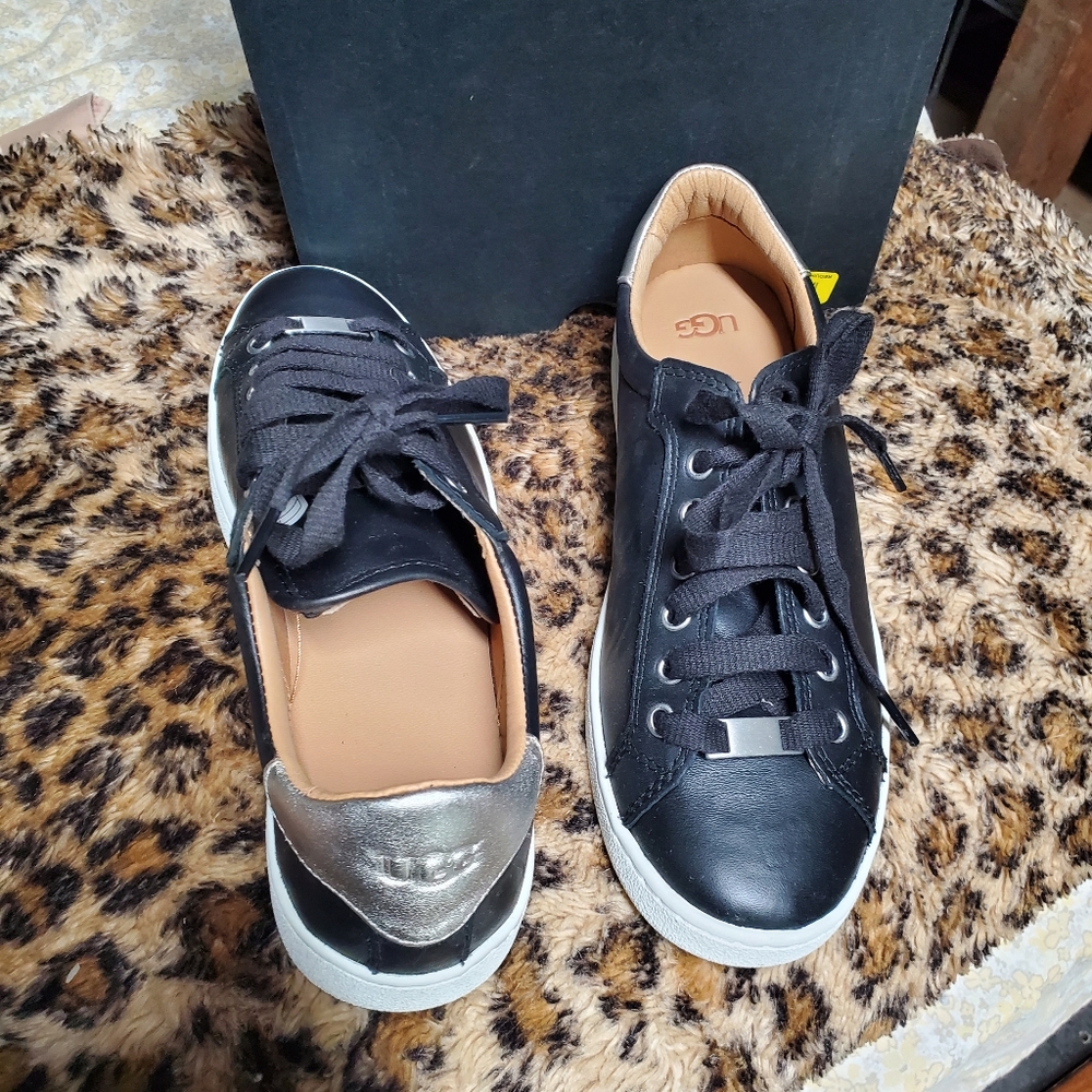 Ugg size 9 Brand new never used